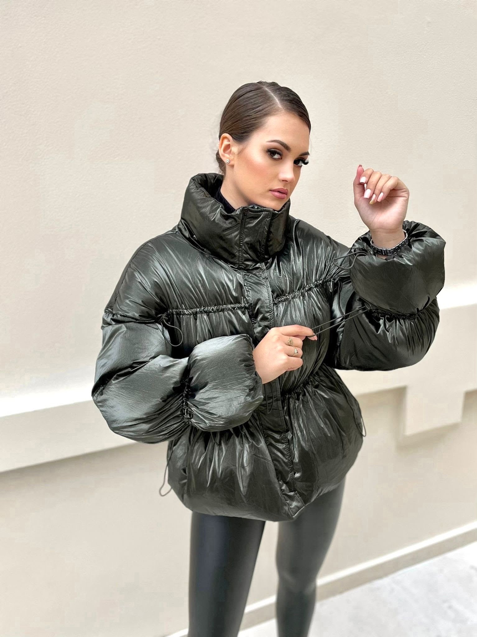 0f5e8bd4-6807-4dbe-a887-df2a7f94ab83-1.jpeg Reduceri Geacă Scurtă Metalic Verde