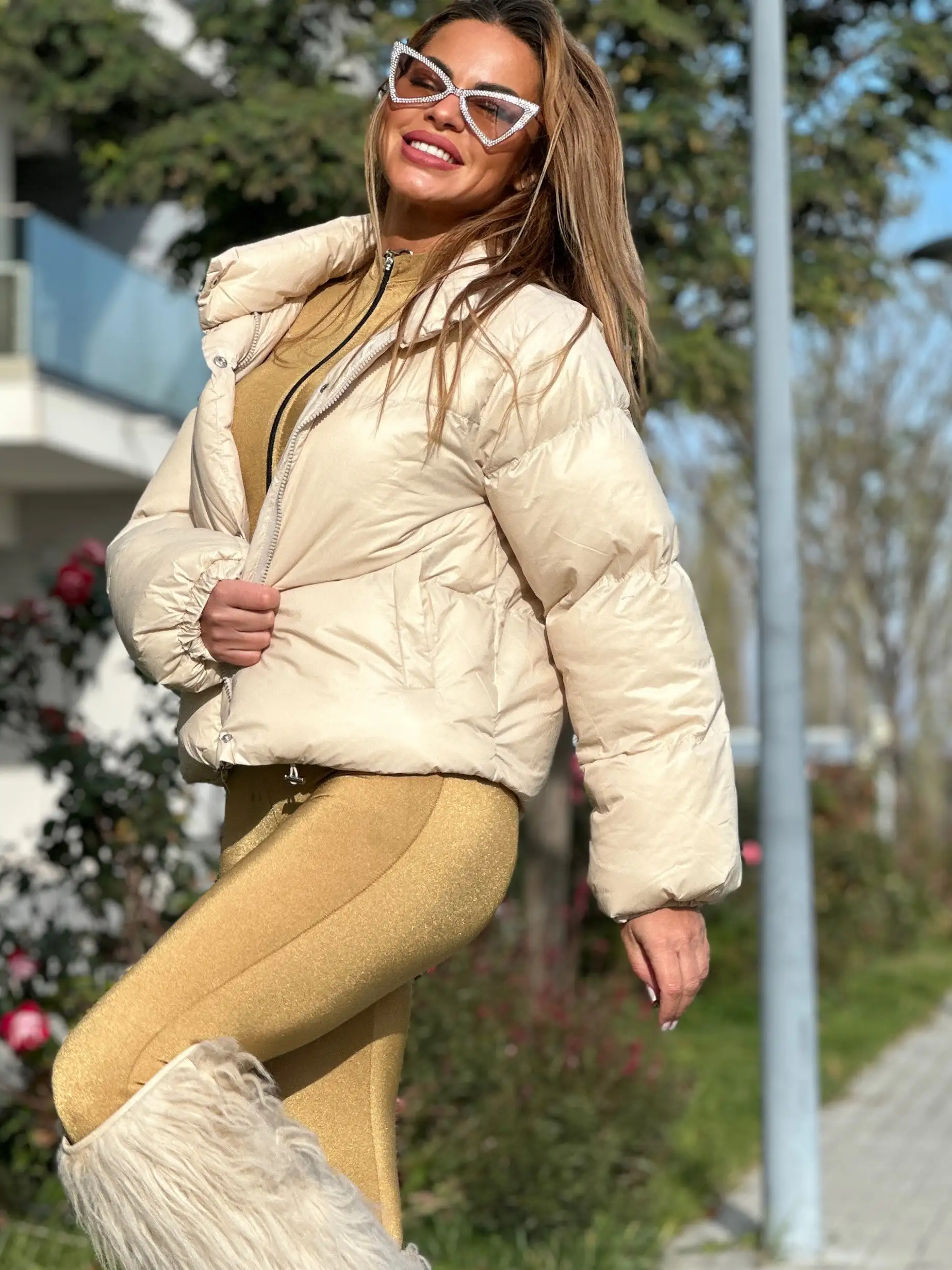 IMG_5583 Geaca scurta din fas lucios – Beige Skate