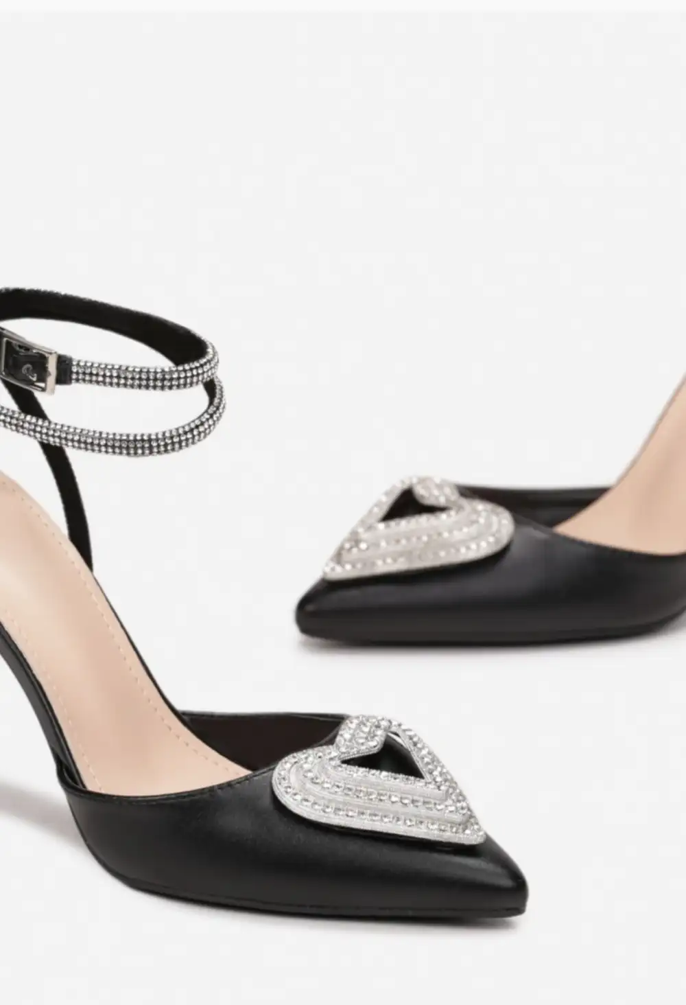 pantofi-de-dama-negri-cu-toc-stiletto-si-accesoriu-in-fata-aurre-ashoes_3863 Pantofi de dama negri, cu toc stiletto si accesoriu in fata - Aurre